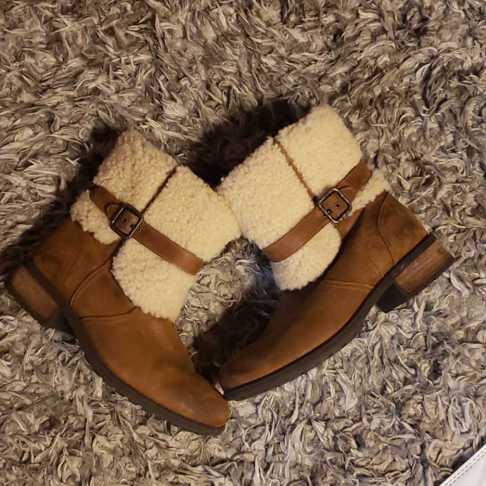 Today SALE⚡️UGG SHERLING BOOTS SZ 8.5/9 see description